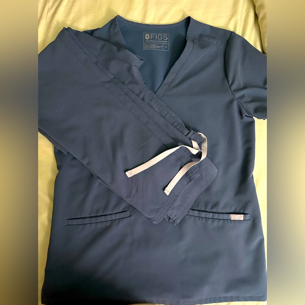 Figs uniform, casma top small and yola pants small petite